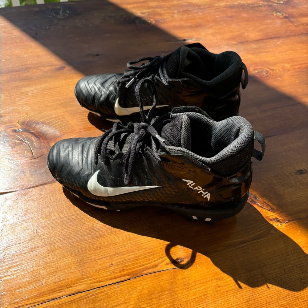 Nike Alpha boys football cleats 4.5y